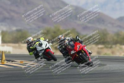 media/Oct-30-2025-Racers Edge (Thu) [[dabbdaf680]]/3-B Group/Session 2 (Turn 14)/